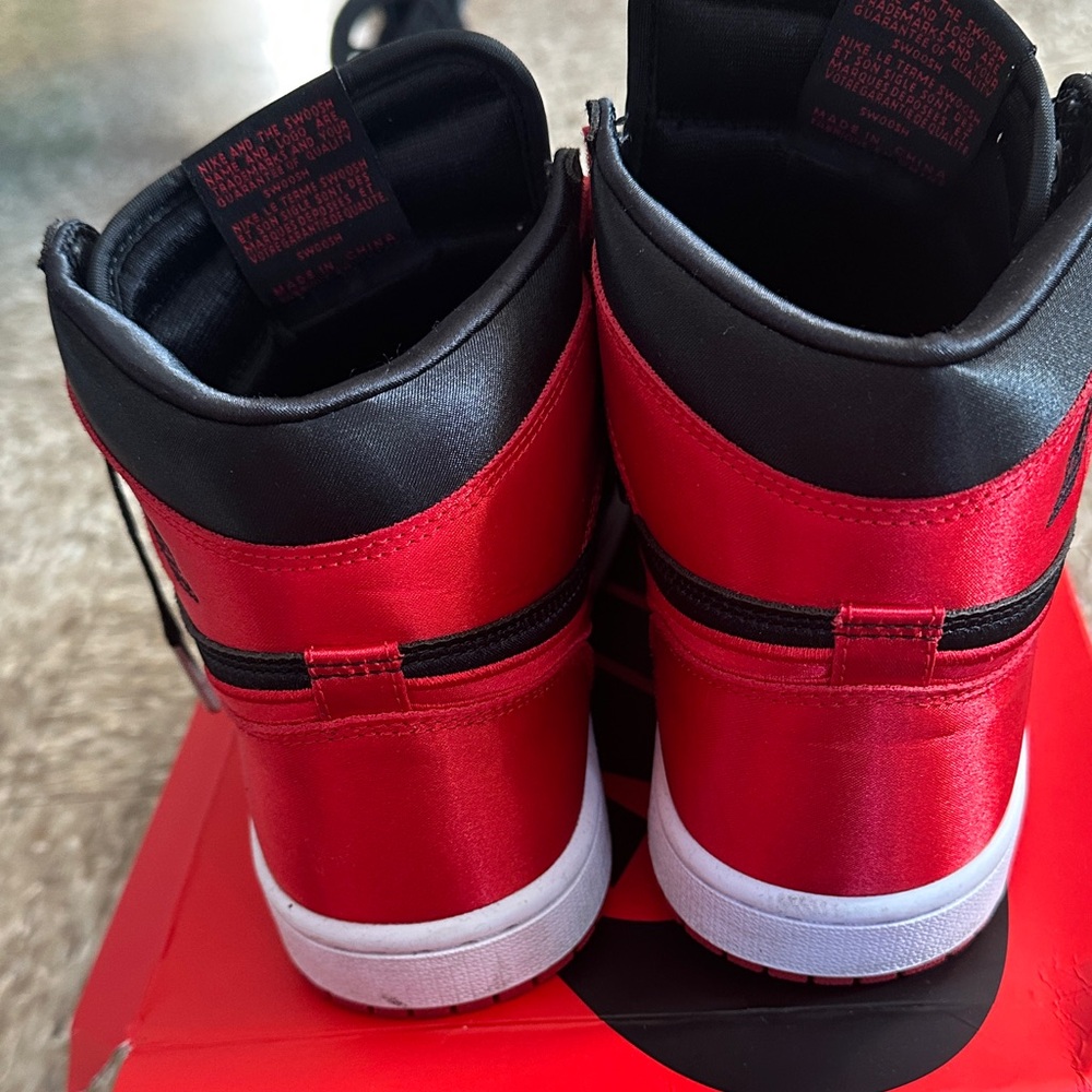 Jordan 1 OG High Satin Bred Euc - Picture 5 of 6